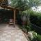 Intero appartamento, bilocale di 55 mq ,soggiorno-cucina open con divano letto, una camera matrimoniale ,con Giardino privato e corte - 滨海弗兰卡维拉