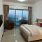 Ft 22 R1 Luxury Room attach bath Seaview Beach access Ajman غرفة فاخرة مع إطلالة على البحر وإمكانية الوصول إلى الشاطئ - Аджман