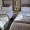 Premium 2 Bedroom Caravan with Free Wifi Premium 2 Bedroom Caravan with Free Wifi