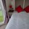 3 Bedroom caravan St osyth beach holiday park with free WiFi and parking - Great Clacton