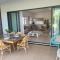 La Mivoie Beachfront with Private Pool - 黑河区