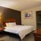 Country Club Inn & Suites