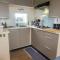 Chalet Sea-renity Lakeside met jacuzzi