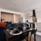 Spacious Central 3BR Flat for Groups Visiting Birmingham with Keyless Check-In, Free WiFi and Parking