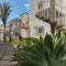 The Mayfair Village apto 305