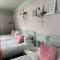 Spacious Central Duplex Apartment with 2 Bathrooms with Free Wi-Fi, Parking and Keyless Access, Sleeps up to 9 - Perfect for Groups