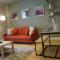Spacious Central Duplex Apartment with 2 Bathrooms with Free Wi-Fi, Parking and Keyless Access, Sleeps up to 9 - Perfect for Groups