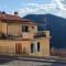 Camera tra le Cinque Terre, Camogli e Portofino. Vista valle e scorcio mare all’orizzonte