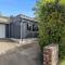 Trendy 2-Bed Home with Outdoor Entertainment