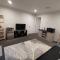 Stylish Private Guest House Ensuite -Private Bathroom & Spacious Private Lounge