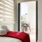 Luxury Stay at Mackenzie Beach with Private Parking and Balcony