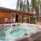 Das Berghaus with mountain views and hot tub
