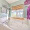 Views and hot tub 3br home
