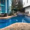 Amazing Modern Property 5 BR Next to French QT & Bourbon