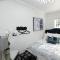 Amazing Modern Property 5 BR Next to French QT & Bourbon