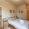 Beautiful Country Cottage for up to 8 in Wolverhampton
