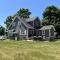 Parkside Farm Farmhouse 5 beds, 2 baths Farmstay in Byron Center - Byron Center