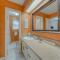 5BD-3BA Bright & Cheerful Backyard Pool Retreat