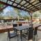Vibrant House w Great Backyard Pool and Jacuzzi