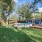 Vibrant House w Great Backyard Pool and Jacuzzi