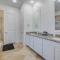 High End In The Center - Mins to Downtown w Pool - Х'юстон