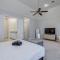 High End In The Center - Mins to Downtown w Pool - Х'юстон
