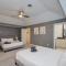 High End In The Center - Mins to Downtown w Pool - Х'юстон
