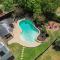 Colonial Style Retreat ft Pool Cinema jacuzzi - Saginaw