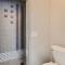 Sunny Suburban Getaway 4BR 3BA Condo w Pool - دنفر