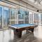 Linea Luxury Living with Indoor Pool and Rooftop Views in The Loop - Chicago