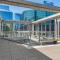 Linea Luxury Living with Indoor Pool and Rooftop Views in The Loop
