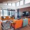 Lakeview Mid Century Luxury Cottage