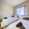 Modern 2 Bedroom Beachside Apartment NR72