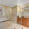 MGM Signature-24-716 Jacuzzi Studio
