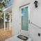 Mod Studio - 100 Steps to the Beach, Pets OK, Private Deck!