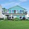 Ocean Views Retreat! Renovated Apt with Beach Bikes!