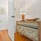 Remodeled Historic 1800s Carriage House, The Castle Garden, Colonial Modern Mansion