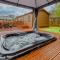 Family Luxury York Cabin Retreat with hot tub