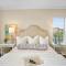 Luxury At The Beach Waterfront w Dock Pool 4 Beds