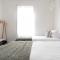 Charming Little Home Close To The City w Parking And Wifi