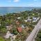 Renovated Cottage at the Historic Palms Inn of Sanibel- Includes Pool and Bikes