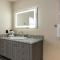 Blumenhaus Sleeps 6 Full Kitchen plus Hot tub
