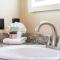 Blumenhaus Sleeps 6 Full Kitchen plus Hot tub - Fredericksburg