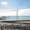 Panoramic sea views in beachfront apt w balcony - Bognor Regis