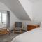 Beautiful Beachfront House wth Balcony & Sea Views