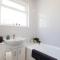 Stunning Beachfront Apt w Balcony & Sea Views - Bognor Regis