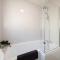 Stunning Beachfront Apt w Balcony & Sea Views