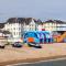 Stunning Beachfront Apt w Balcony & Sea Views - Bognor Regis