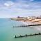 Stunning Beachfront Apt w Balcony & Sea Views