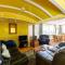 Sunny seafront chalet - sleeps 6